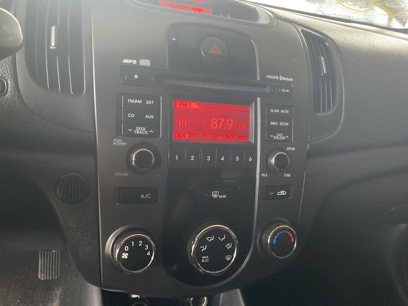 20102013 Kia Forte Radio Display Receiver AM FM CD MP3 BT OEM 961501