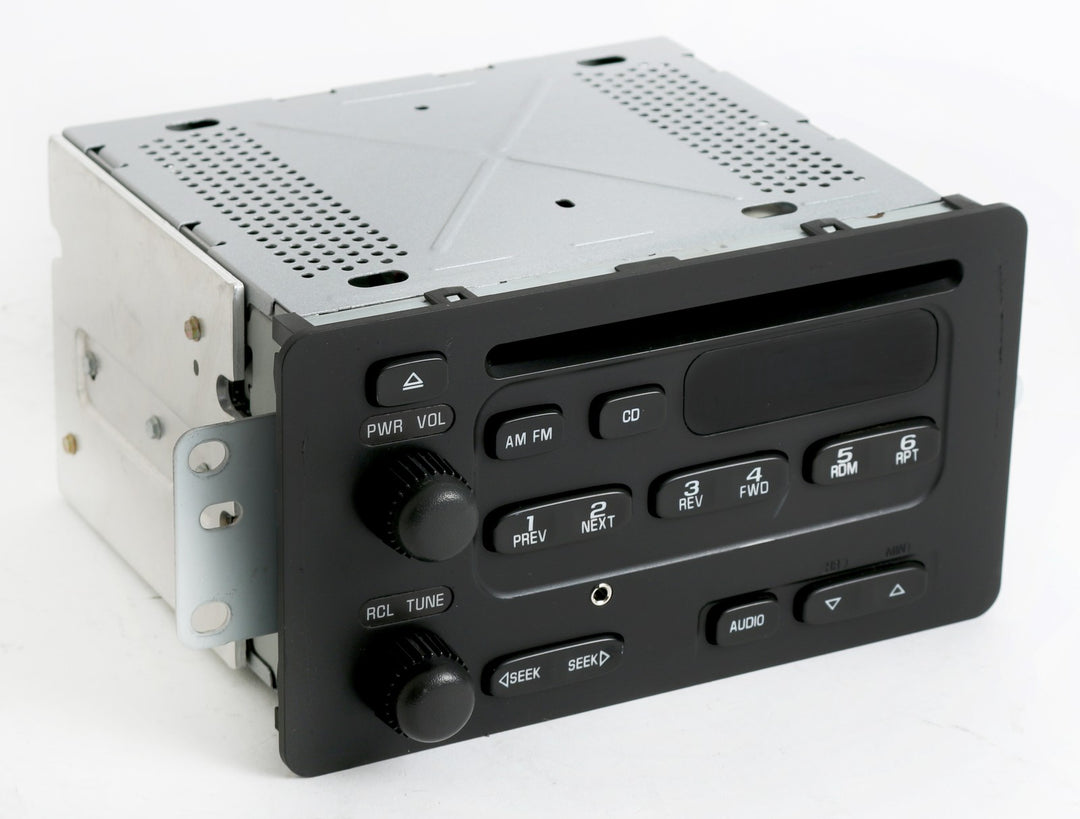 2000-2005 Chevrolet Impala Cavalier OEM AM FM CD Radio with Aux 10315119 - product image